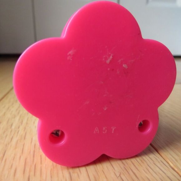 Hello Kitty Sanrio McDonald's 2015 Hello Kitty Paper Puncher Hearts - BROKEN - Picture 13 of 13